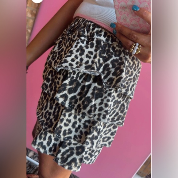 Leopard Denim Ruffle Shorts - Picture 3 of 4